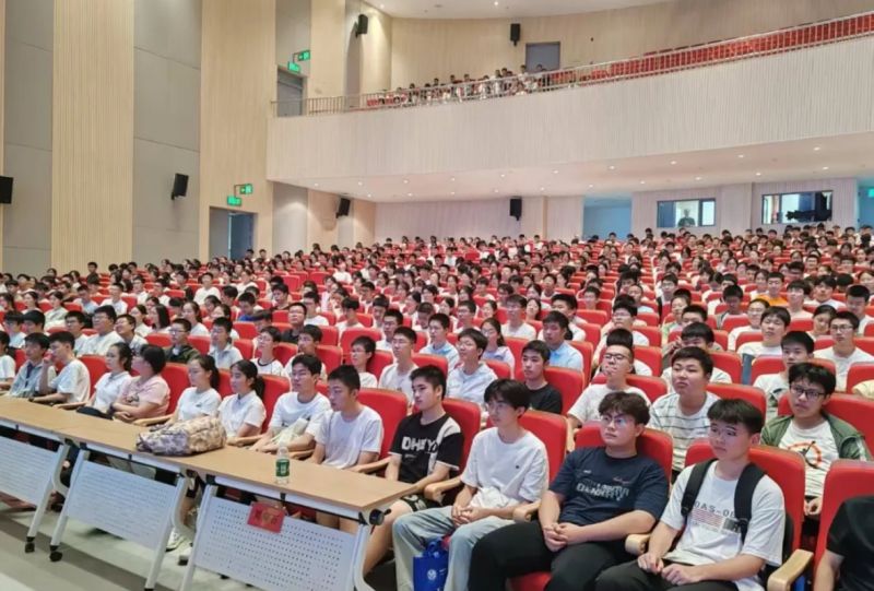 蝉鸣暑夏归校时，聚力扬帆赴前路 ——江苏省仪征中学高一新生暑期活动暨首次家长会圆满落幕